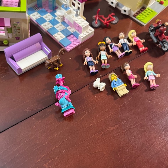 LEGO FRIENDS Assorted Buildings & Characters - Picture 15 of 16